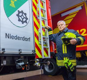 Die Niederdorfer Feuerwehr hat mit Jürgen Pfüller den dienstältesten Wehrleiter weit und breit. 