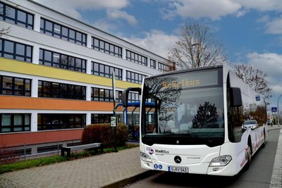 Rund 11.000 Schüler im Vogtlandnetz fahren mit Bus und Bahn zur Schule.