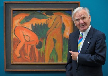Das Gemälde "Rote Düne" (1913) von Karl Schmidt-Rottluff, neben dem hier Kunstsammler Hermann Gerlinger steht, wird am 9. Dezember versteigert. Schätzpreis: 800.000 Euro.