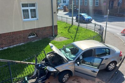 Ursprünglich sollte die Feuerwehr Rochlitz auslaufende Betriebsmittel binden. Vor Ort stellte sich heraus, dass es einen Unfall gab.