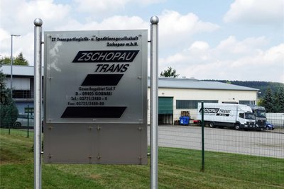Die Spedition hat ihren Hauptsitz im Gornauer Gewerbegebiet.