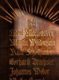 Die Erinnerungstafeln mit den Namen von fast 190 Gefallenen wurden wieder ans Licht geholt.
