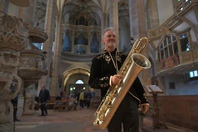 Frank Liebscher spielte auf seinem Saxophon Bachs Cello Suiten im Dom.