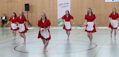 Die Jugendgruppe der "Dancing Sox" schaffte es mit ihrer Choreografie als Hausfrauen beim Sachsencup auf Platz 1. Schon in der Woche zuvor überzeugten sie die Kampfrichter in Erfurt und wurden bei "Dance Dimension" Zweite. 
