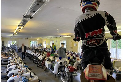 Zum Nussknackermuseum in Neuhausen gehört auch eine Motorradausstellung mit etwa 80 historischen Zweirädern.