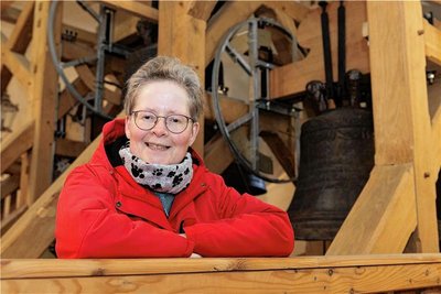 Marit Melzer ist die Türmerin von Sankt Annen. Sie wohnt nicht nur mit ihrer Familie im Kirchturm, sondern lässt Besucherinnen und Besuchern jedes Jahr von Mai bis Oktober auch teilhaben an ihrem einzigartigen Ausblick vom Turm. 