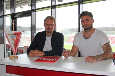 FSV-Sportdirektor Toni Wachsmuth (links) und Neuzugang Dominic Baumann.