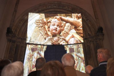 Zu den Führungen gehörte auch eine Videoprojektion an der Goldenen Pforte.