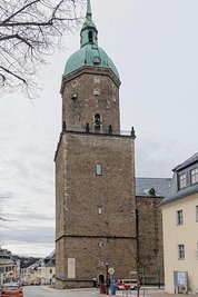 Der imposante Kirchturm von Sankt Annen misst 78,6 Meter. Wer das Wahrzeichen der Stadt Annaberg-Buchholz erklimmen will, braucht Kondition: 211 Stufen gilt es zu bewältigen. 