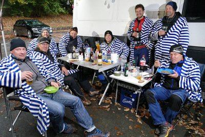 Nach dem kräftezehrenden Tag stärkten sich die Mitglieder der Knielinger Wildsau-Power mit einer Linsensuppe, um anschließend die Siegerehrung inklusive Party genießen zu können.