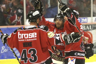 Christian Grosch (Mitte) hat im März 2008 über fünf Tore in einem Spiel gegen Kassel gejubelt.