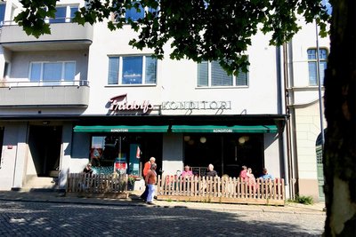 Fridolfs Konditorei in Ystad: In Mankells Romanen aß Kurt Wallander hier oft belegte Brote und trank ein Glas Milch dazu.
