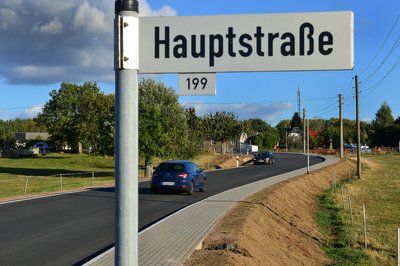 Die neu gebauten Ortsdurchfahrt durch Rossau.