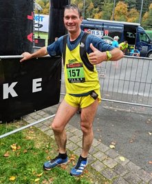 Ringo Straßburg gewinnt beim Rothaarsteig-Marathon in der Altersklasse M 45.