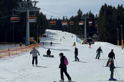 Auf dem Keilberg herrschen noch gute Bedingungen zum Skifahren.