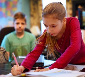  Hausunterricht ist wie hier in den USA, wo man von "Homeschooling" spricht, auch in zahlreichen Ländern Europas inzwischen Alltag. 