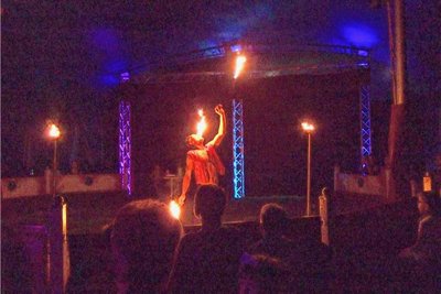 Feuerspucker im Circus Karl Buch. 