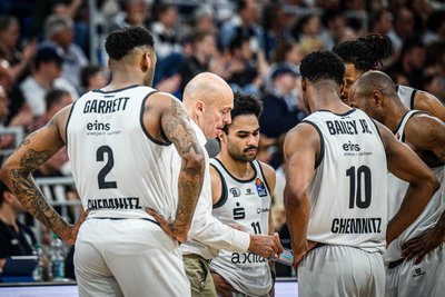 Rodrigo Pastore ist sich auch in dieser Saison treu geblieben: Er arbeitet mit Zuckerbrot und Peitsche, bereitet sich akribisch auf die Gegner vor, hat viele taktische Varianten auf Lager. Aber die Spieler scheinen aktuell nicht folgen zu wollen.