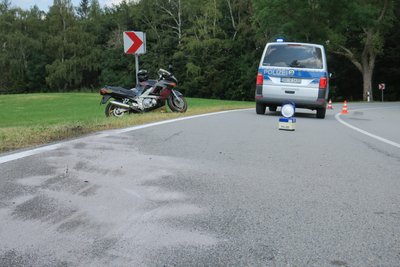 Ein Motorradfahrer ist bei einem Unfall am Sonntag auf der S 275 zwischen Eibenstock und Wildenthal verletzt worden.