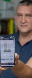 Thomas Galemann steuert die Anlage komplett übers Smartphone.