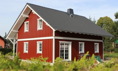 Ein typisches Holzhaus, wie es der Chemnitzer Hersteller Nordic Wood nach eigenen Angaben anbietet - hier ein Projekt bei Altenburg. 