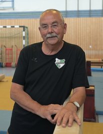 55 Jahre lang war die Turnhalle sein zweites Zuhause: Ende 2022 soll für Hans Dost als Trainer beim SV Tanne Schluss sein - dann springt er nur noch bei Bedarf ein. 