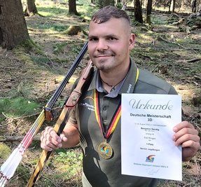 Benjamin Sandig wurde im niedersächsischen Volkmarshausen Deutscher Meister mit dem Jagdbogen.