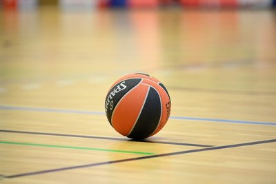 Der Basketballbundesligist wollte am heutigen Samstagnachmittag gegen die Hamburg Towers spielen. Doch zwei Teammitglieder wurden positiv getestet.