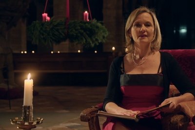Die Schauspielerin Josephine Hoppe las die biblische Weihnachtsgeschichte. 