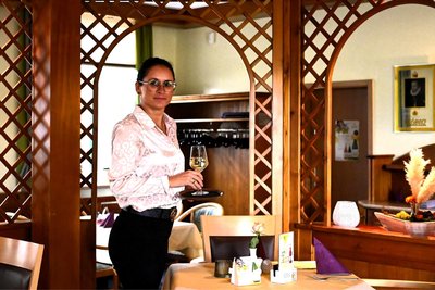 Kathleen Jubelt vom Hotel und Restaurant „Zum Friesen“ in Werdau hat schon viele Reservierungen entgegengenommen.