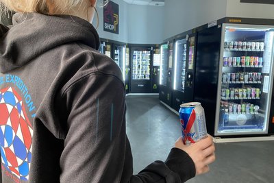 Beileibe nicht alle Kunden benehmen sich im 24/7-Shop daneben. Doch gerade in den Abendstunden eskaliert dort regelmäßig die Lage.
