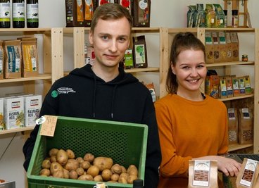 Quentin und Esther Merker sind Studenten und zugleich Jungunternehmer. Sie haben in Oberlungwitz einen Bioladen eröffnet. 