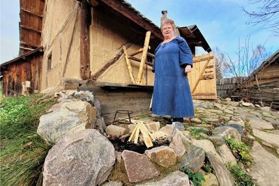 Carmen Sehm ist die Frau des Bergmeisters, die höchste Dame in der Bergstadt. 