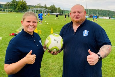 Paula Mäurer ist die erste Frau, die im Erzgebirge eine Fußball-Männermannschaft trainiert: den SV Albernau. Großen Anteil an ihrer Verpflichtung hat ihr Vorgänger Daniel Glaser.