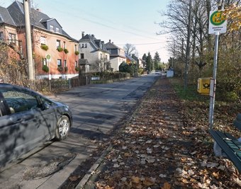 Die Stadt Hohenstein-Ernstthal ist zuständig für die Erneuerung des Gehweges und der beiden Haltestellen am Landgraben in Wüstenbrand. Dafür sind jetzt Fördermittel zugesagt worden.