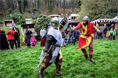 Höhepunkt zum Osterwochenende sind Ritterspiele unterhalb von Burg Rabenstein. 