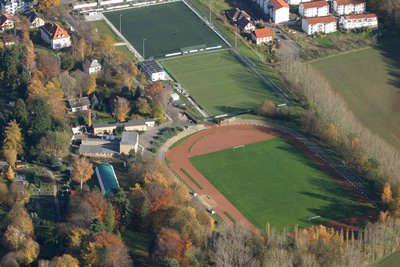 Im Richard-Hofmann-Stadion in Meerane gastieren am Mittwochabend die Regionalliga-Profis vom FSV Zwickau.