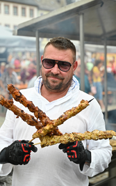 Mario Eckstein offerierte Leckeres vom vom Spießekombinat aus Arnstadt.