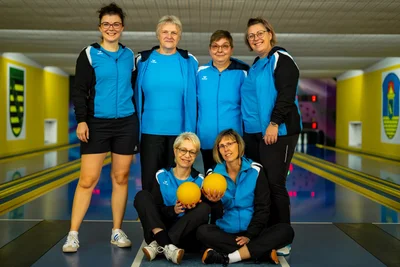 Die Keglerinnen des KSV Hainichen mit Mannschaftsleiterin Doreen Lauckner (h. r.) freuen sich über die Rückkehr in die 2. Verbandsliga.