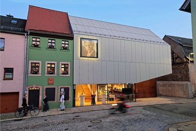 Das Karl-May-Haus in Hohenstein-Ernstthal mit dem im Juli 2022 eingeweihten Funktionsgebäude. Foto:Andreas Kretschel