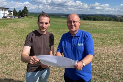 Max Hähnel und Jens Zeidler finden, die Tour ist gut in vier Stunden zu schaffen, die Wanderkarte gibt es am Start dazu.