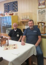 Reinhard Schmidt (links) und Karl Kopplow haben dem Domizil der Marinekameraden zu neuem Glanz verholfen. 