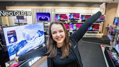Maxi Schröder fühlt sich bei Hifi-Boehm wohl. "Die Arbeit macht Laune und der Tag vergeht wie im Flug", sagt die 20-Jährige.