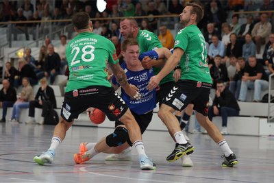 Auch vier Tore von Oleh Ivanchenko (hier im blauen Trikot gegen Aschersleben) konnten die Pleite nicht verhindern.
