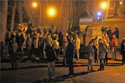 Die Teilnehmer am Freiberger Montagsaufzug versammelten sich vorab im Albertpark. 