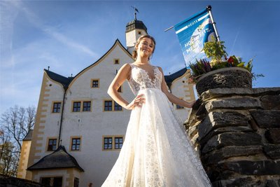 Nelly Berger zeigte als Model eines Modeausstatters Brautkleider zur Hochzeitsmesse im Wasserschloßs Klaffenbach.