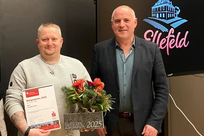 Torsten Rinck (l.) ist Preisträger des Bürgerpreises. Verliehen wurde dieser von Bürgermeister Jörg Kerber.