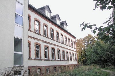 Nachdem hier Strümpfe produziert wurden und später der Schulhort einzog, sollen jetzt Wohnungen entstehen.