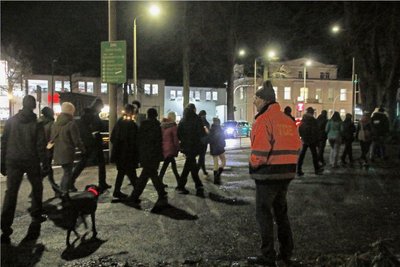 Vom Albertpark aus setzte sich der Zug mit etwa 360 Teilnehmern in Bewegung. 