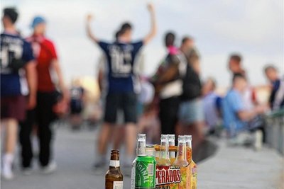 Für das Liedermacher-Festival am Samstag hat die Stadt Plauen das Alkoholverbot außer Kraft gesetzt.